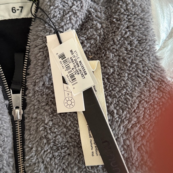 Nununu Metallic Silver Puffer Jacket - NWT - Picture 3 of 5